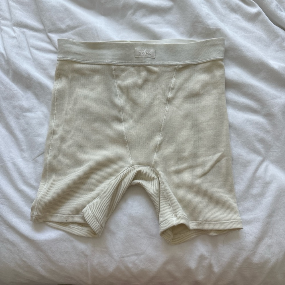SKIMS boxer short bone